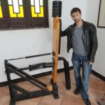 In the Bruce Lee museum in Sun Tak (Shunde) with one of the late Bruce Lee's original training devices