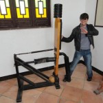 In the Bruce Lee museum in Sun Tak (Shunde) with one of the late Bruce Lee's original training devices